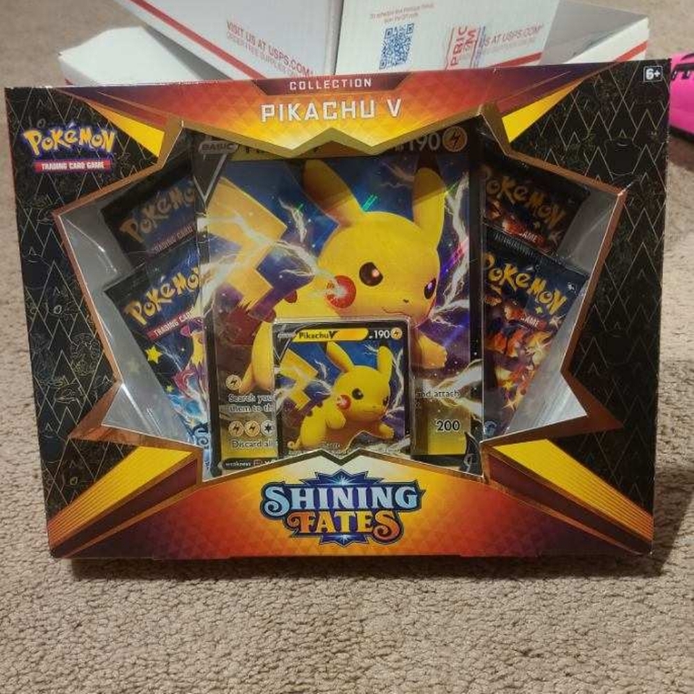 Pokémon pikachu V shining fates collection box